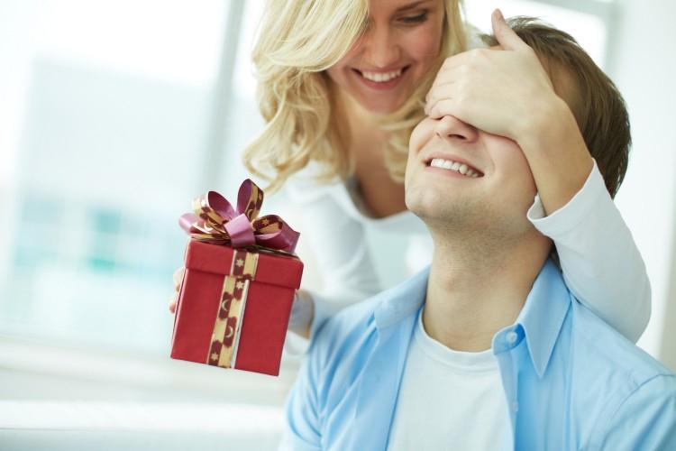 Quoi offrir à mon mari pour son anniversaire : 50+ meilleures idées cadeaux