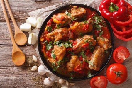 Comment faire cuire le poulet chakhokhbili: 10 meilleures recettes