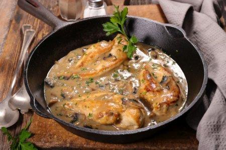 12 recettes faciles de poulet aux champignons dans une sauce crémeuse