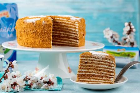 Gâteau au miel classique : 5 recettes simples et délicieuses (étape par étape)