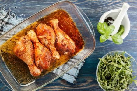 Marinade de poulet au four: 15 des recettes les plus délicieuses