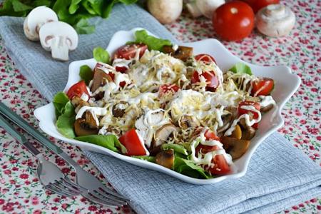 20 salades simples et délicieuses aux champignons