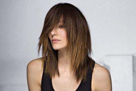 Coupe de cheveux en cascade pour cheveux mi-longs : 10 belles idées (photo)