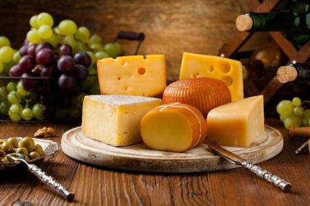 Variétés de fromages à pâte dure : noms, photos et descriptions (liste)